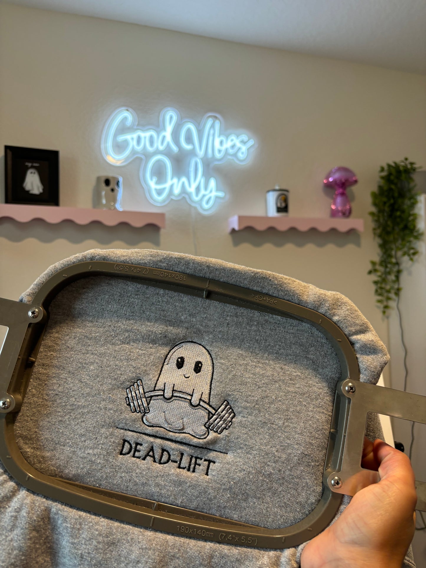 Dead lift embroidered Crew